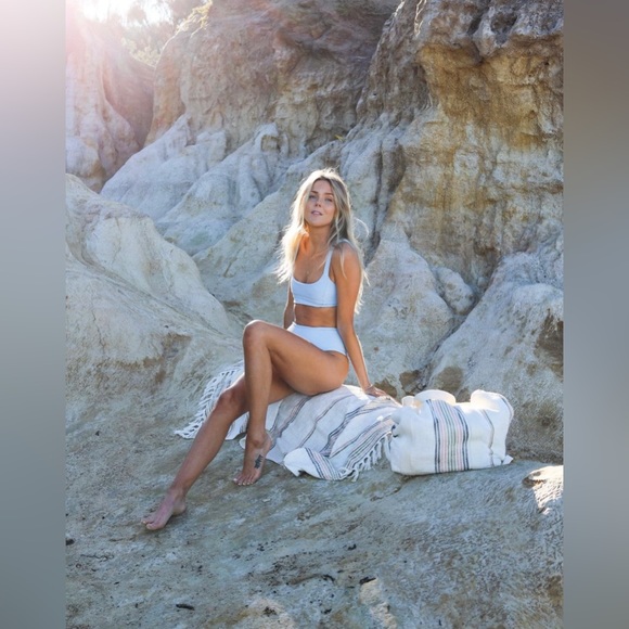 L*SPACE REVOLVE NWT JESS TOP - Picture 5 of 10